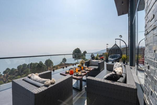 A la foto es mostra l'objecte SaffronStays Mountains & Martini Villa, Tehri situat a la ciutat de Saur.