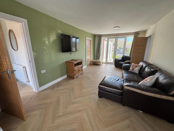 2 Bedroom Bungalow By The Arches - Warrington