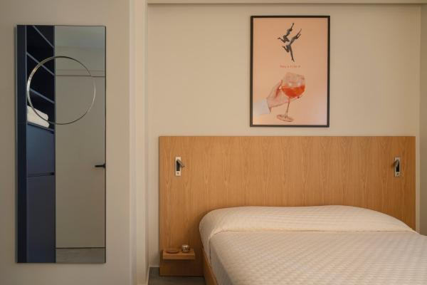 Tipsy Apt 302 - Athens