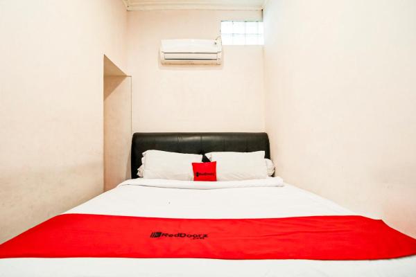 Reddoorz At Fella Homestay Medan - 메단