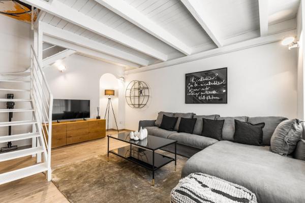 Elisabeth S Loft - Milan