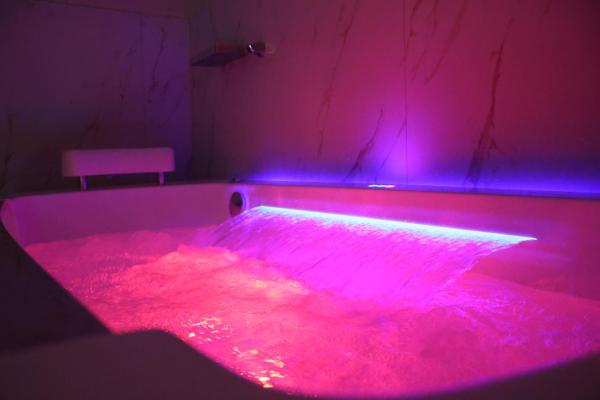 Sss Luxury Apartment With Jacuzzi - Tirana