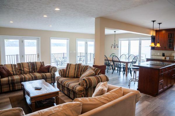 Lakeside Escape 9-bedroom Home With Stunning Views - Canandaigua, NY