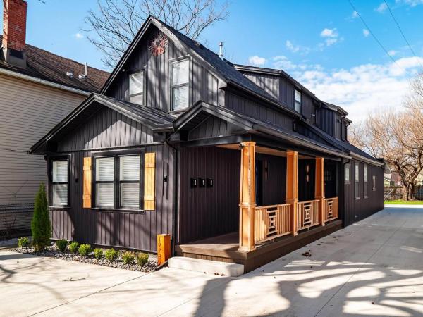 Elevated Stay Haven Retreat - Parma, OH