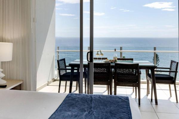 5-star Beachfront Retreat With Theatre & Pool - Mooloolaba