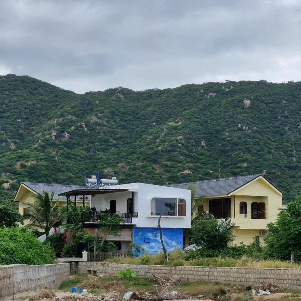 На фото показан объект Color Inn - Homestay & Cafe, расположенный в городе Ninh Hải.