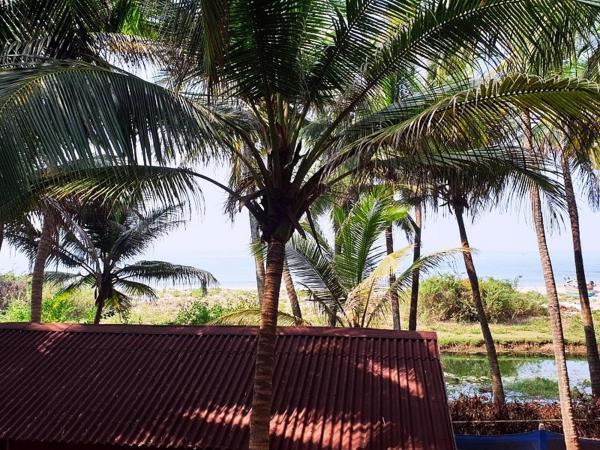 Na fotografii je vidět objekt Samant Beach Resort nacházející se ve městě Malvan.