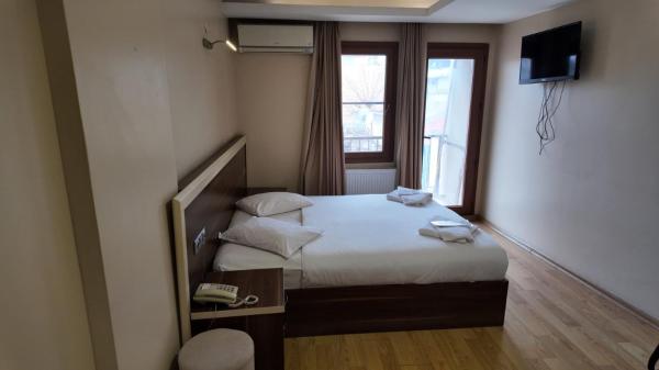 A la foto es mostra l'objecte Merkez Otel situat a la ciutat de Esmirna.