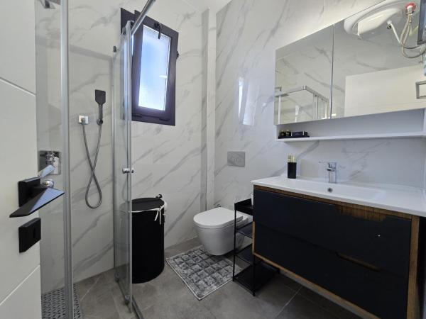 Studio Apartments with Pool Access at Caesar Resort photo 3