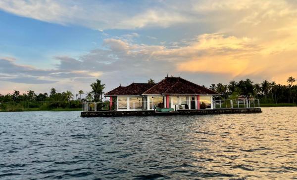 Pmc Lakeshore Resort - Kumarakom