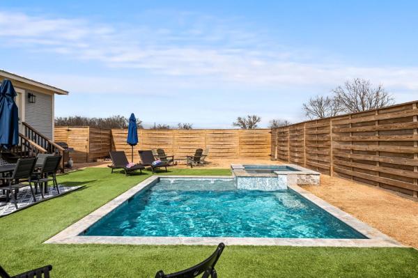 Winery Retreat - Pool - Hot Tub - Near Luckenbach - Luckenbach, TX