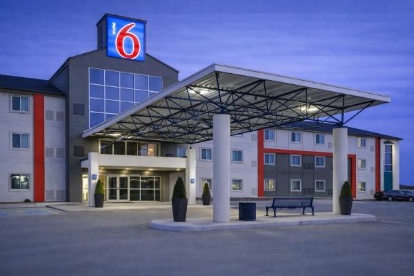 A la foto es mostra l'objecte Motel 6-Saskatoon, SK situat a la ciutat de Warman.
