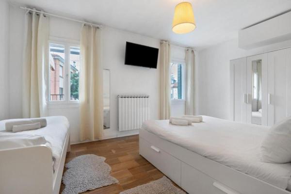 Venezia, 15 Minutes From Venice, Parking,shuttle Airport, Train Station Miranese - Venise