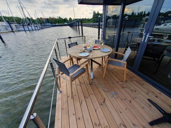 Seeadler Hausboot Stylische Dachterrasse Mit Waschmaschine 2 Badezimmer - Stralsund