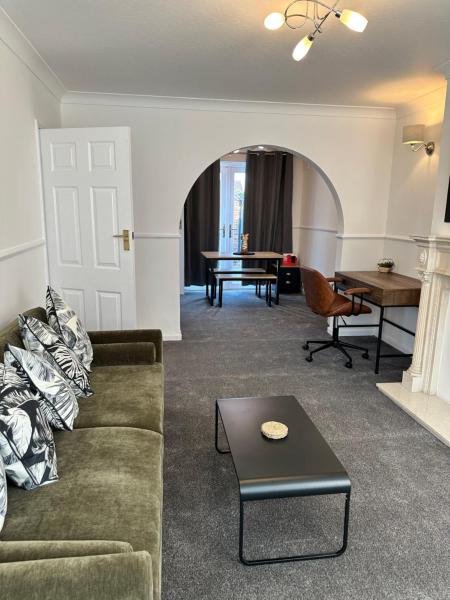 Spacious 3 Bedroom House In Hessle - 킹스턴어폰헐