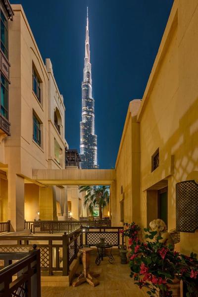 Na zdjęciu widoczny jest obiekt Arabian Royal Residence 1BR Full Burj Khalifa View with Private Terrace Souq al Bahar położony w mieście Dubaj.
