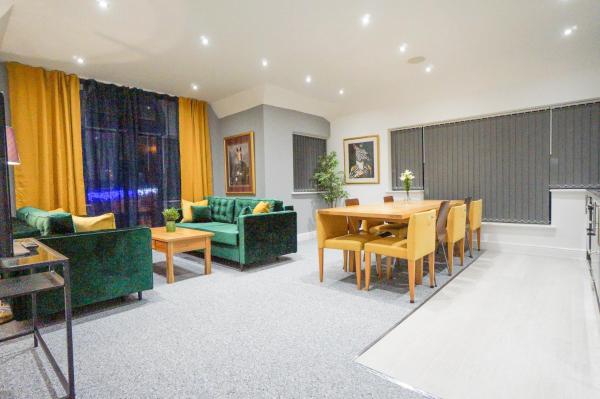 Entire Building- 3 Premium Apts - Sleeps 24 - Central Thatcham -Groups & Parties - Newbury