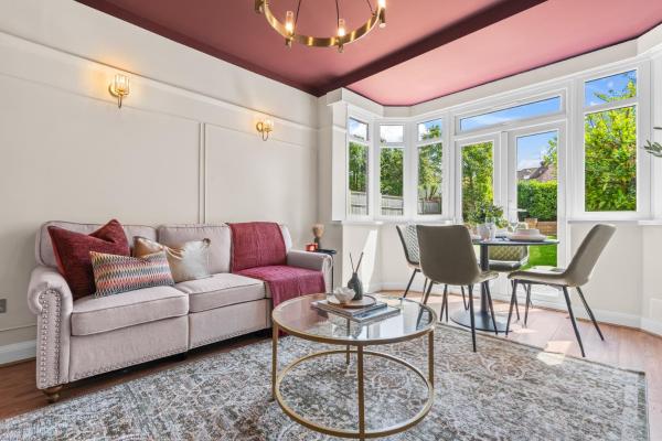 B13 0au - 5 Double Beds 5 Bedrooms- Huge Driveway Fits 2 Lwb Vans -Edgbaston Digbeth Solihull Nec Bhx Jlr M42 Nia O2 Academy Nr City Centre Excellent Location - By Samina, Arz Stays - Birmingham