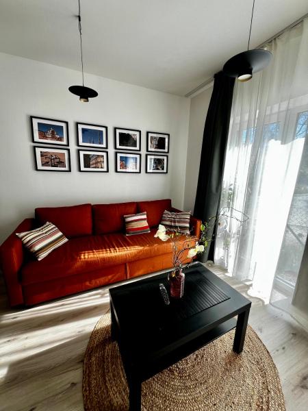 Na fotografii je vidět objekt Prague Airport Apartment nacházející se ve městě Tuchoměřice.