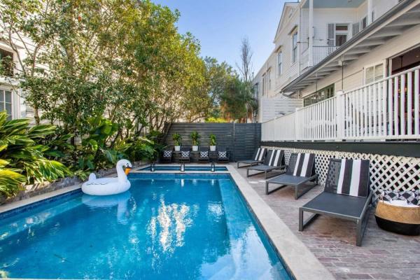 Opulent Expansive Unit Heated Pool And Spa - New Orleans, LA