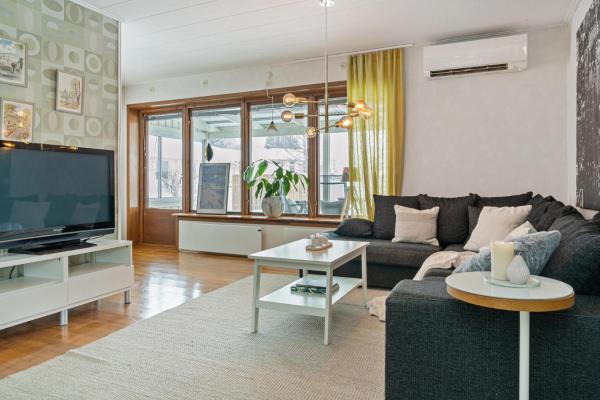 Centralt Belägen Villa I ÖJebyn, Piteå - Sverige