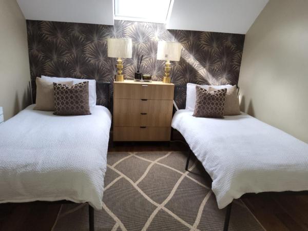 Dernvale House - Double Room Sleeps 3 - County Donegal