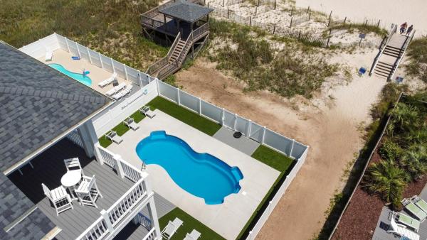 Stunning 10 Bedroom Oceanfront Home In North Topsail Beach Perfect For Large Groups - Surf City, NC