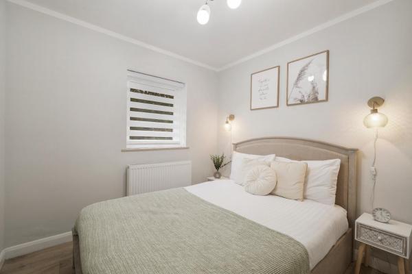 Milton Keynes 3br, Modern Home, Sleeps 5, Families Stays, Private Parking , Fast Wifi - Hertfordshire