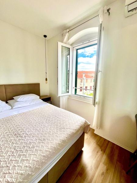 Op de foto is het object Soukki Town Centre Suites 1 te zien, gelegen in de stad Split.