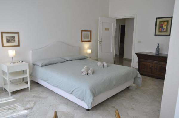A la foto es mostra l'objecte Piccinni house situat a la ciutat de Bari.