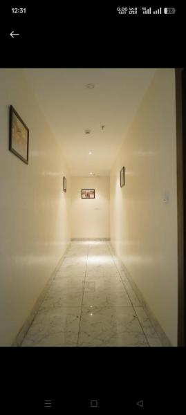 På billedet ses objektet Crystal Suites beliggende i byen Lucknow.