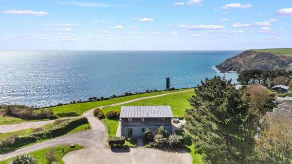 House 43 - Looe