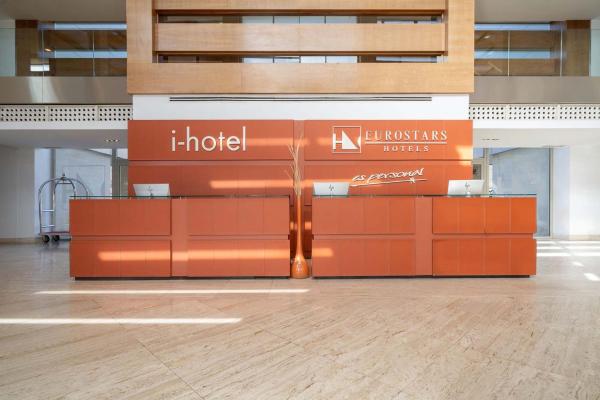 A la foto es mostra l'objecte Eurostars i-hotel Madrid situat a la ciutat de Cuatro Vientos.