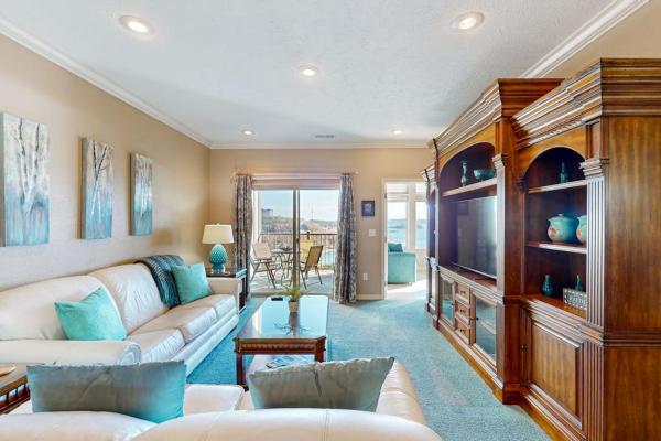 A la foto es mostra l'objecte Lake View Lookout situat a la ciutat de Branson.