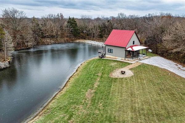 Moose Cabin | Secluded Cabin W/ Private Pond - Illinois