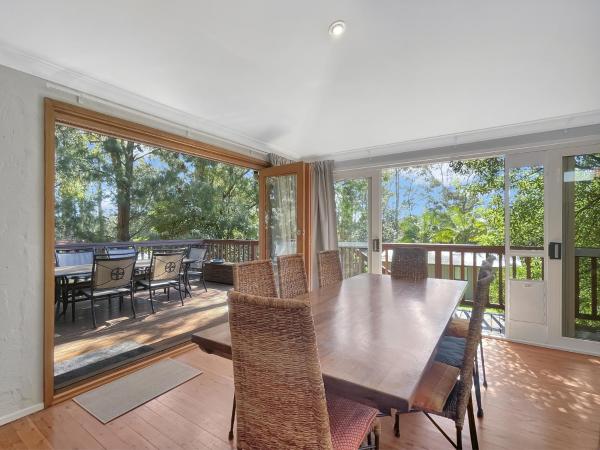 Riverside 3-bed Townhouse With Spacious Deck - Batemans Bay