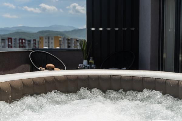 Skylark - Toronto Penthouse With Jacuzzi & Mountain View - Brașov