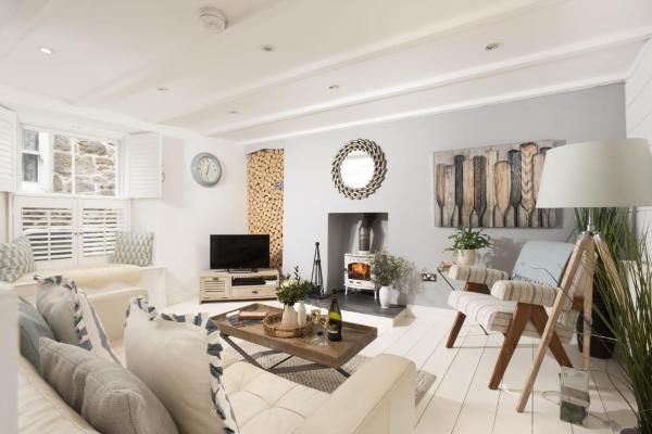 Gylly Cottage - Bath Tub In Bedroom, Fireplace, Footsteps From Harbour - 마우스홀