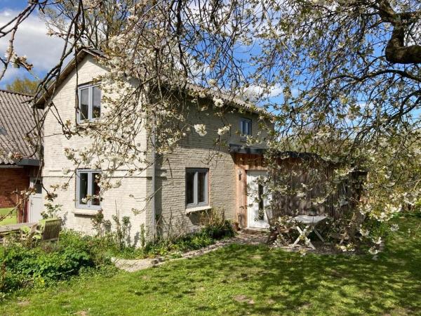 På bilden syns objektet Helles Ruhiges Ferienhaus In som ligger i staden Holzdorf.