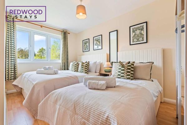 Brand New! Home Near Frimley Hospital, Free Parking & Wifi By Redwood Stays - Farnham