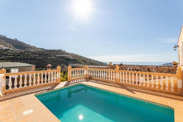 A la foto es mostra l'objecte Casa gonzalez situat a la ciutat de Almuñécar.