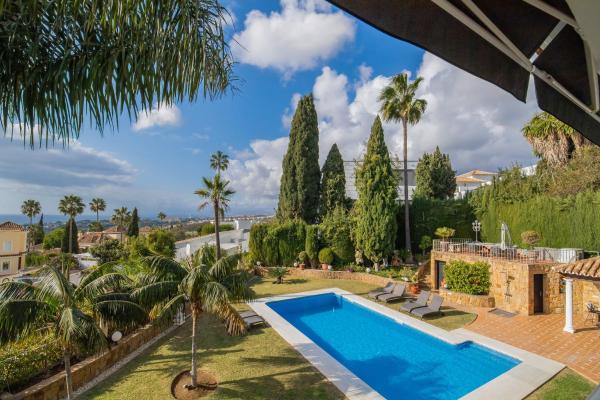 A la foto es mostra l'objecte Villa Flores situat a la ciutat de Marbella.