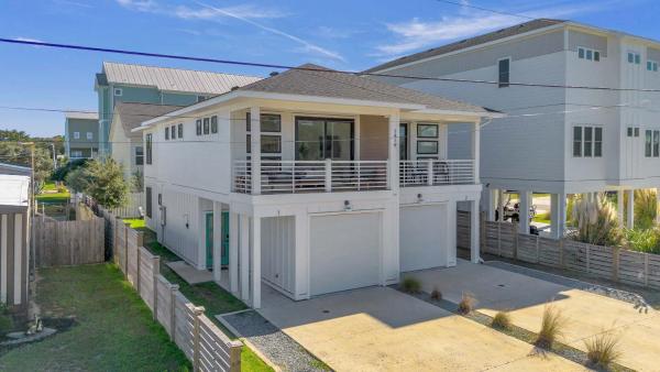 Walk To Beach & Trails Modern Cozy Retreat Villa - Kure Beach, NC