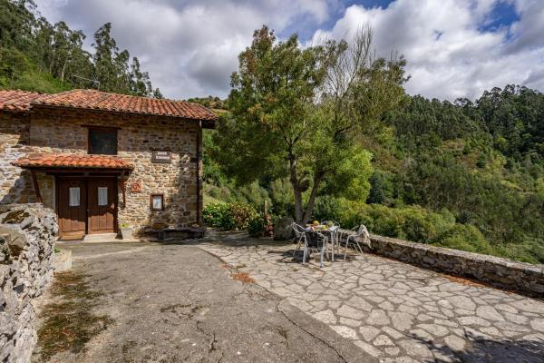 A la foto es mostra l'objecte Casa Mesilda situat a la ciutat de Mier.