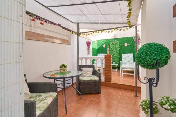 Na fotografii je vidět objekt Naranja apartment nacházející se ve městě Nerja.
