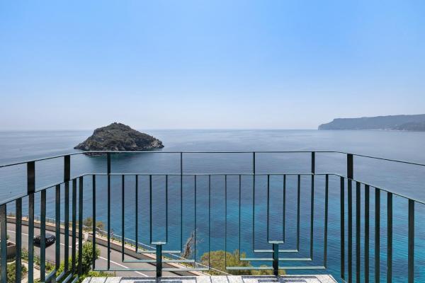 A la foto es mostra l'objecte Appartamento stupenda vista mare situat a la ciutat de Bergeggi.
