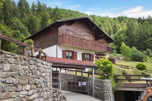 På billedet ses objektet Chalet Holly beliggende i byen Bormio.