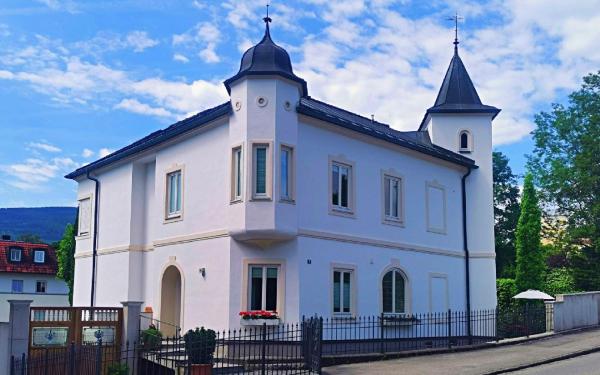 På billedet ses objektet Villa Karlsbach beliggende i byen Teisendorf.