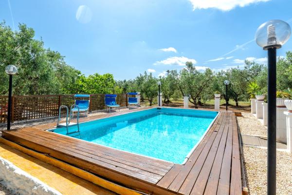 A la foto es mostra l'objecte Antico Trullo Pasquale con piscina situat a la ciutat de Ostuni.
