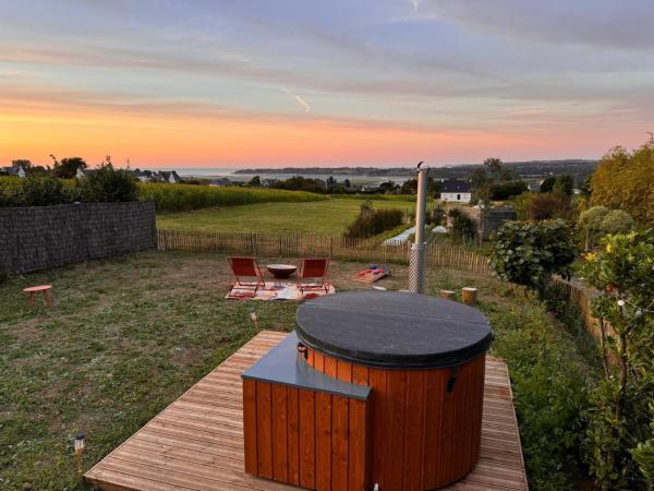 Na fotografii je vidět objekt Tiny House 'bada' Vue Mer nacházející se ve městě Langueux.